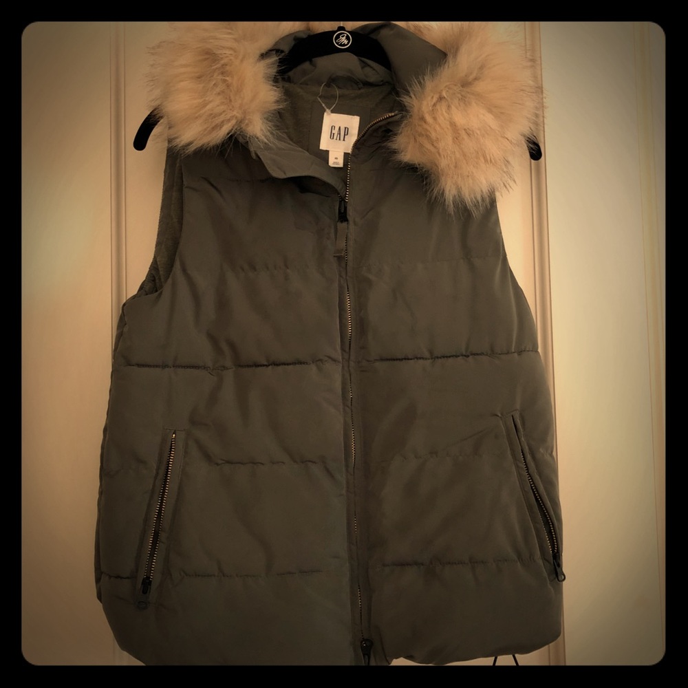 Gap green ski vest with fur hood